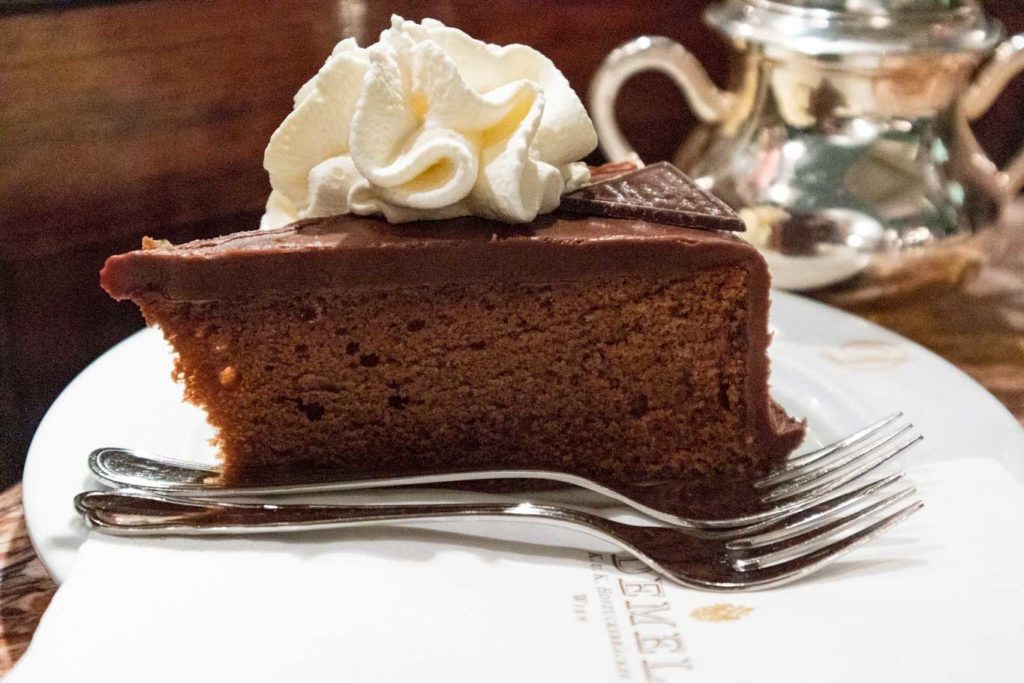 Sachertorte Demel vs Hotel Sacher