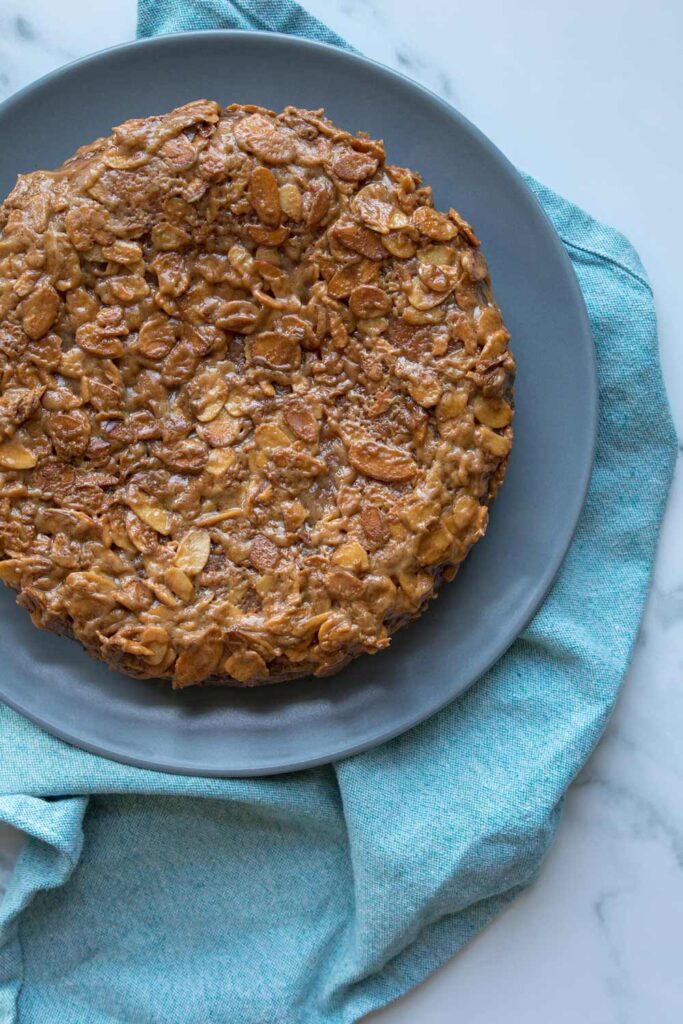toscakaka Swedish caramel almond cake