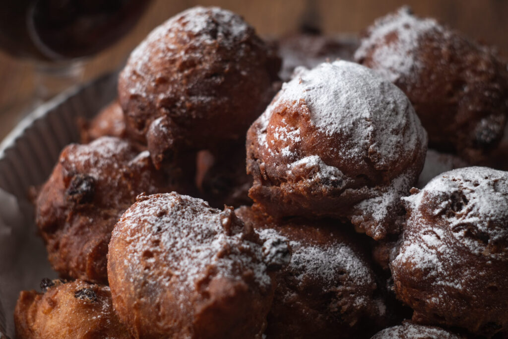 plate of oliebollen covered in powdered sugar