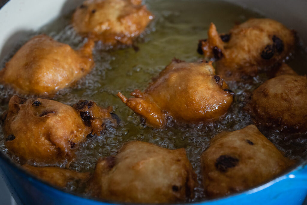 deep frying Dutch doughnuts