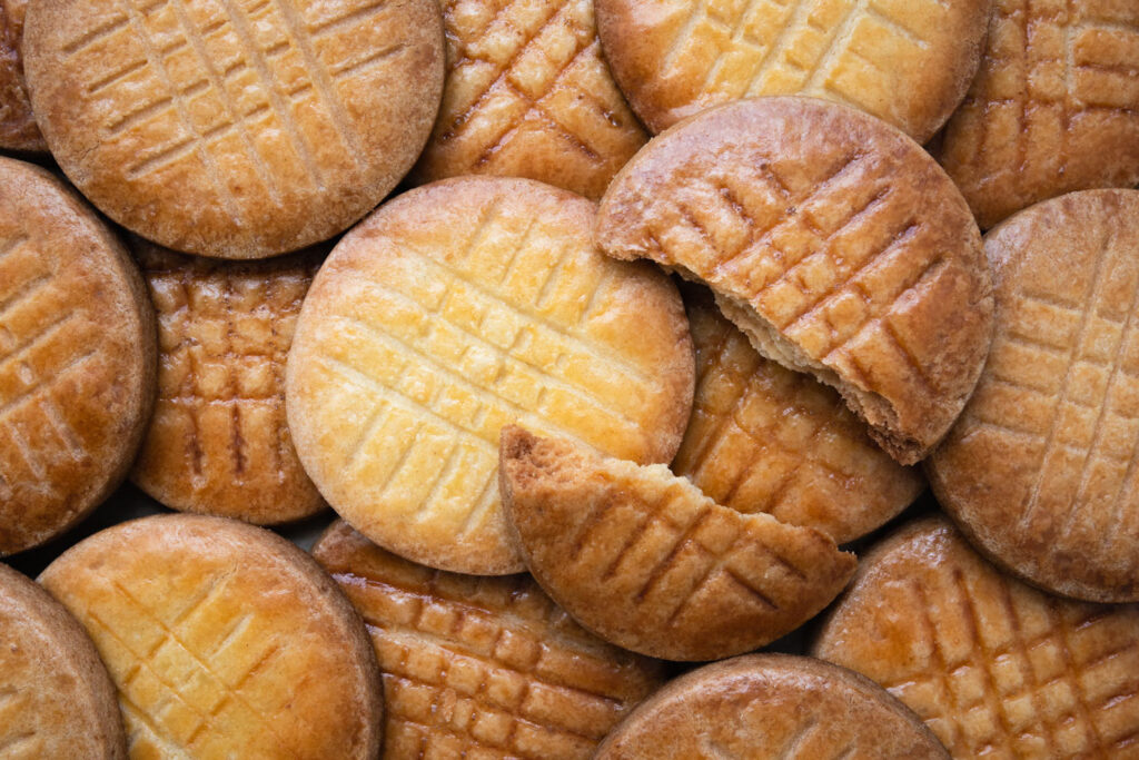 pile of sablé cookies