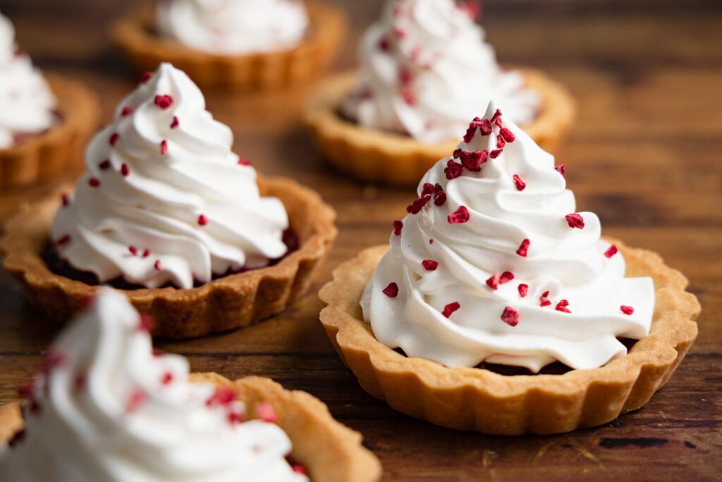 korzinki russian jam tarts on a wooden table