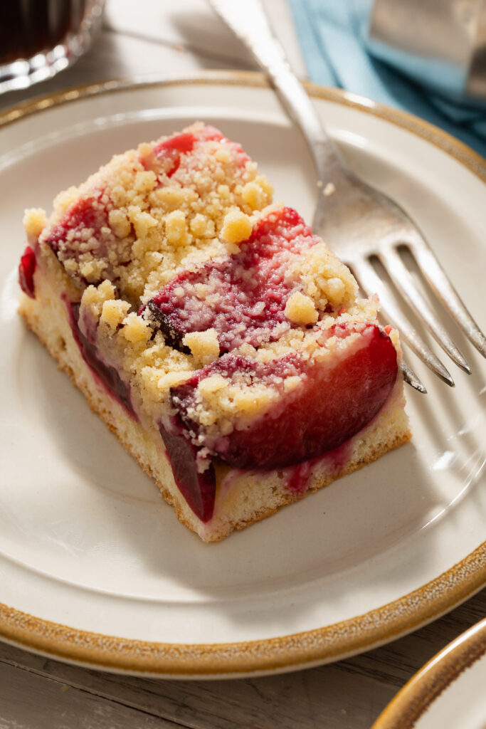 Dessert recipe for autumn fruit and almond cake — Cooks Without Borders