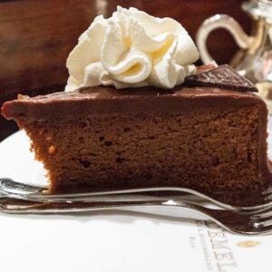 Sachertorte Demel vs Hotel Sacher